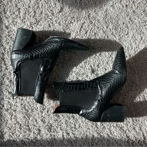 FOREVER 21 Snake Skin Pointed Toe Ankle Boot